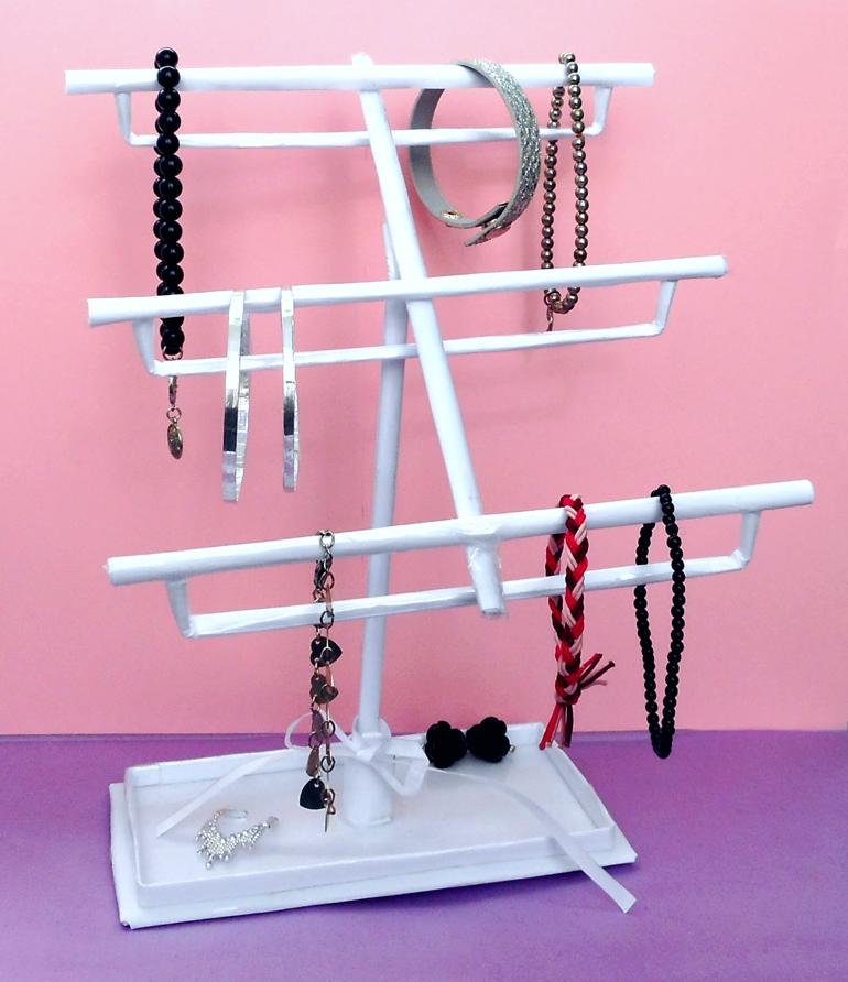 Paper jewelry organizer