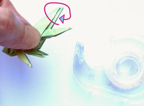 Een springende sprinkhaan van papier maken Een springende sprinkhaan van papier maken
