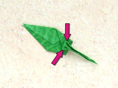 how to fold a cute pointed origami leaf