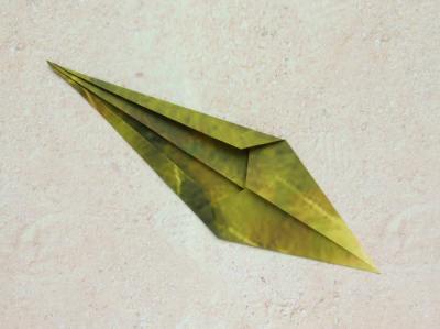 making an origami leaf