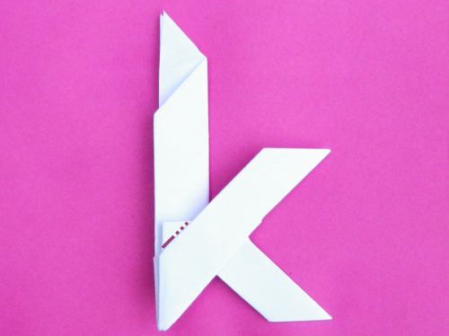 Letter K van papier vouwen