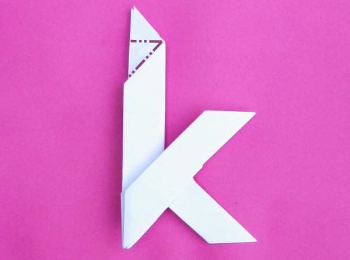 Letter K van papier vouwen Letter K van papier vouwen