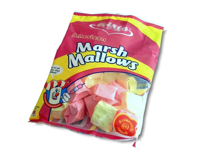 Zelfgemaakte nep marshmallows van geel en roze papier