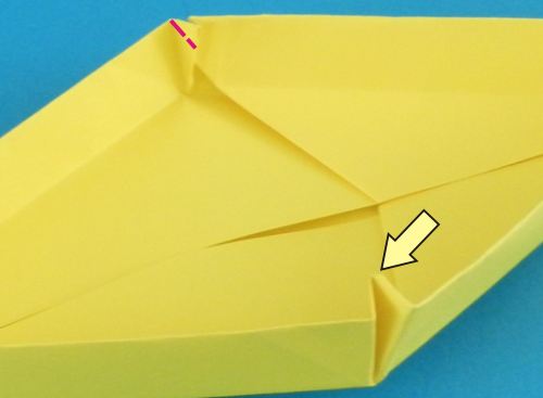 een origami snoepdoosje vouwen van papier