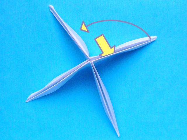 Make a Mirror Flower Frame Make a Mirror Flower Frame