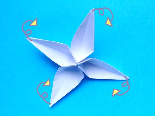 Make a Mirror Flower Frame Make a Mirror Flower Frame