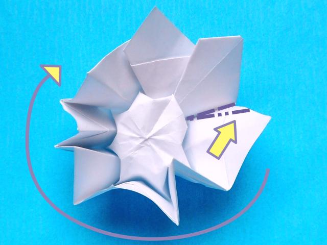 Make a Mirror Flower Frame Make a Mirror Flower Frame