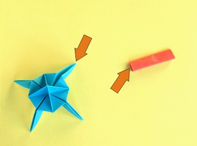 een modulair origami model in elkaar zetten