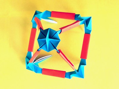 een modulair origami model in elkaar zetten