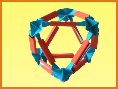 complex modulair origami model van papier