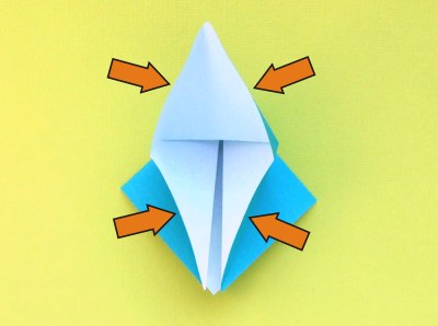 folding a piece of a modular origami model