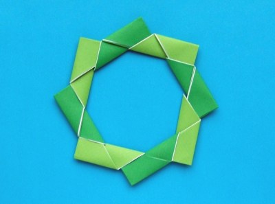 modular origami christmas wreath