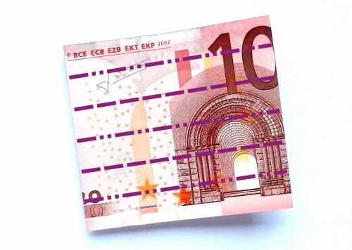 Een strikje vouwen van geld Een strikje vouwen van geld