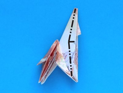 folding a money origami giraffe