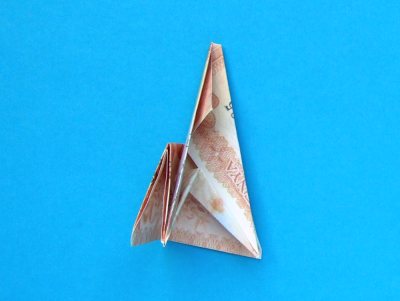 folding a money origami giraffe