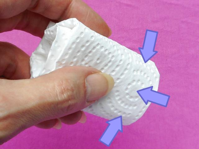 Make paper napkin flowers