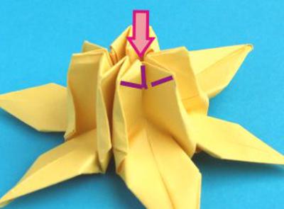 Fold an Origami Narcissus