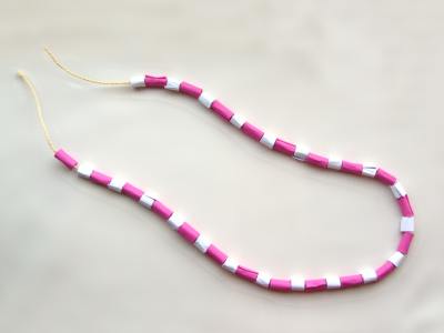 een ketting met kralen van papier maken een ketting met kralen van papier maken