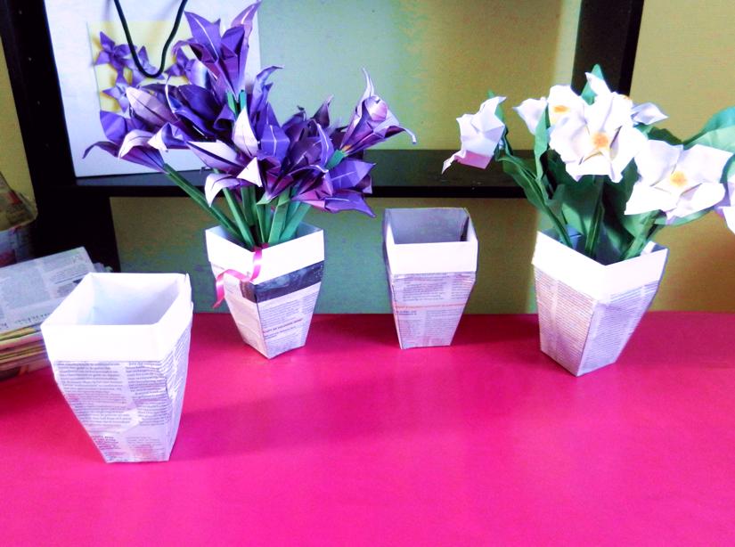 Bloempotjes van krantenpapier Bloempotjes van krantenpapier