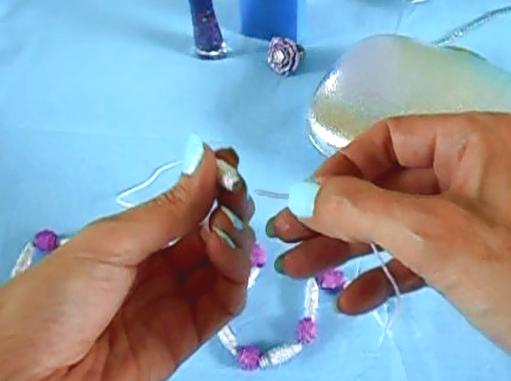 Kralenketting van papier maken Kralenketting van papier maken