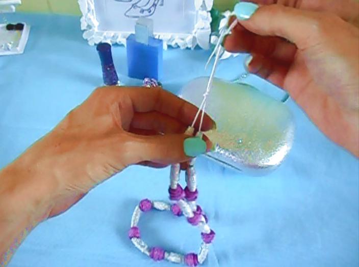 Make a paper beads necklace