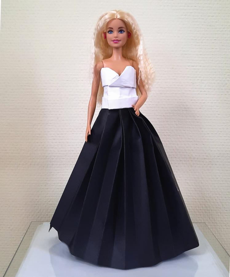 Poppenjurk van papier