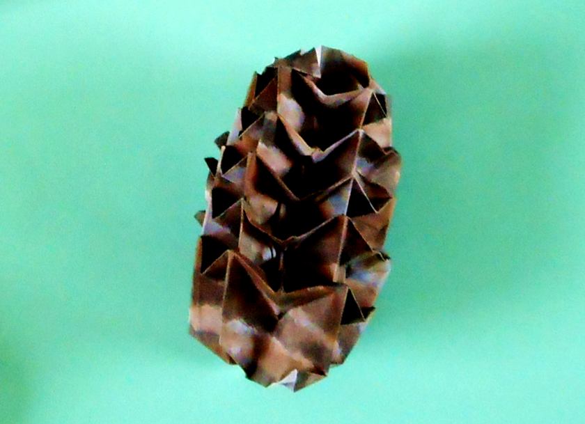 Origami Dennenappel