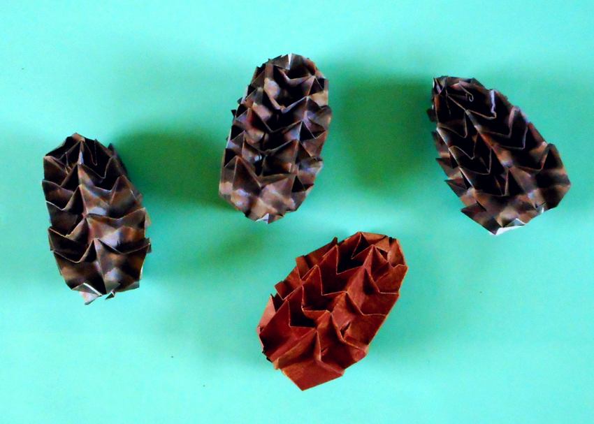 Origami Dennenappels