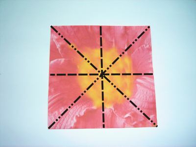 een roze bloemetje van papier maken