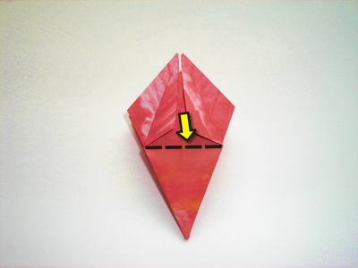 een roze bloemetje van papier maken