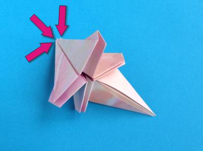 een mooie roze bloem van papier maken een mooie roze bloem van papier maken