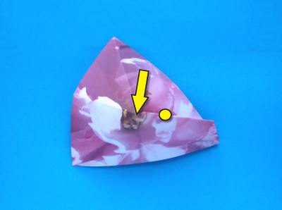 uitleg om een schattige roze bloem van papier te maken uitleg om een schattige roze bloem van papier te maken