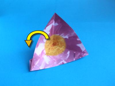 uitleg om een schattige roze bloem van papier te maken uitleg om een schattige roze bloem van papier te maken