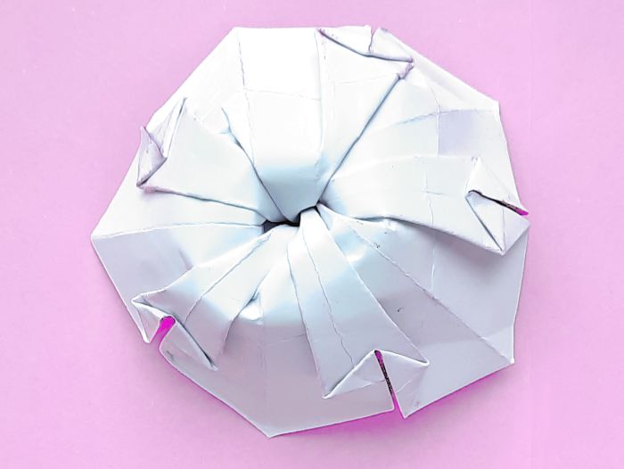 Make pink paper glitter flowers