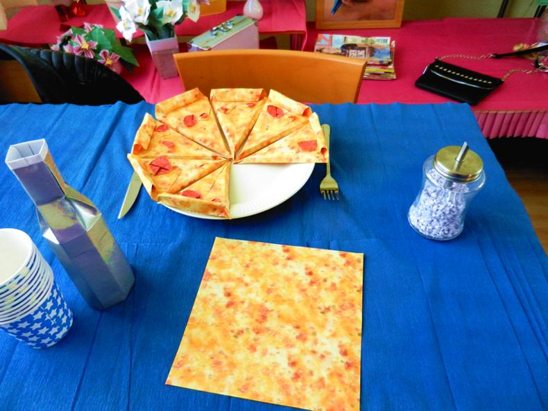 Origami pizza vouwen