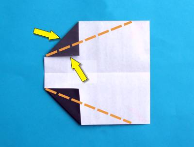 een vliegtuigje van papier vouwen (model mijnenveger) een vliegtuigje van papier vouwen (model mijnenveger)