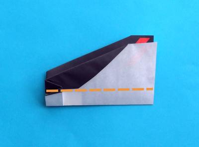 een vliegtuigje van papier vouwen (model mijnenveger) een vliegtuigje van papier vouwen (model mijnenveger)