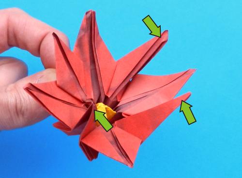 Make Origami Poinsettia flowers