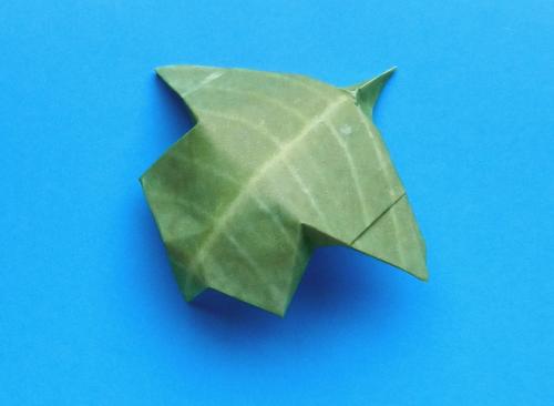 Make Origami Poinsettia flowers