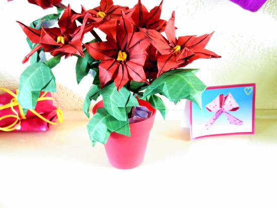 Make Origami Poinsettia flowers