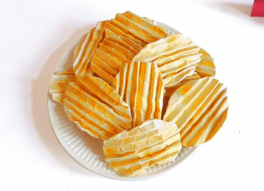 Ribbelchips op een schaaltje Ribbelchips op een schaaltje