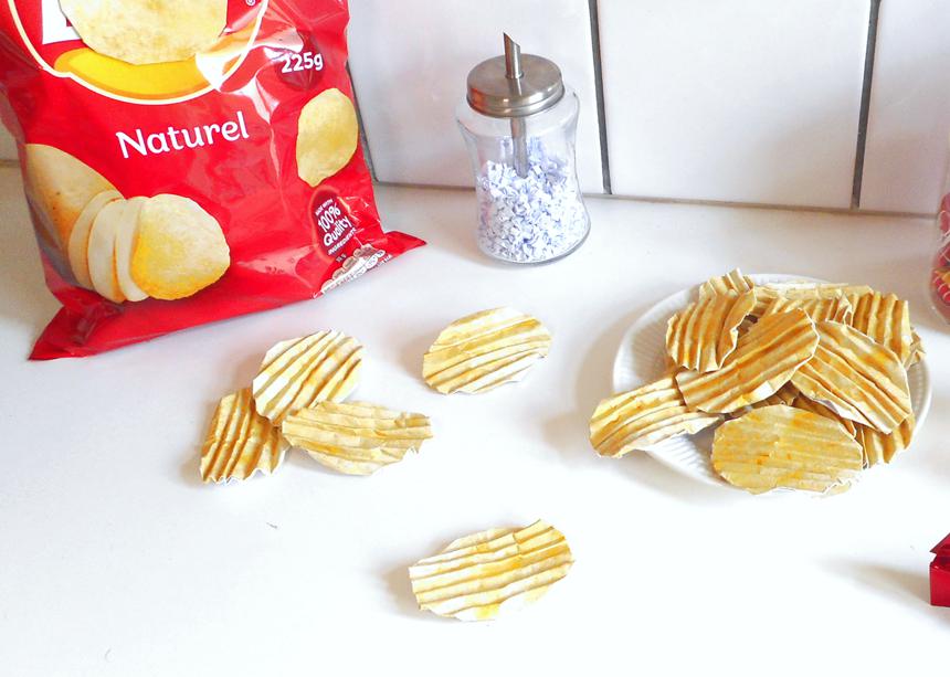 Ribbelchips in een schaaltje