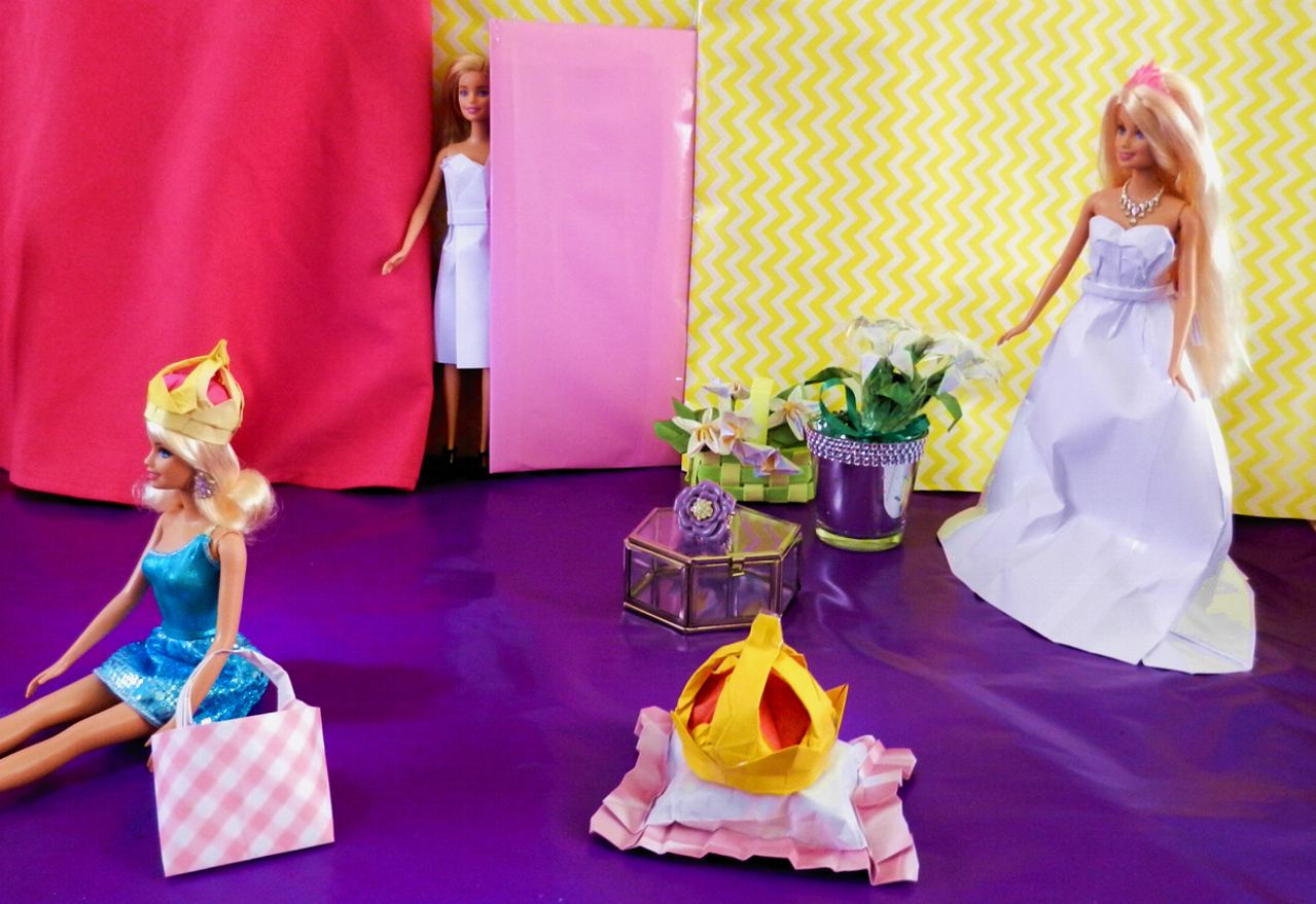 Paper dollhouse fashion