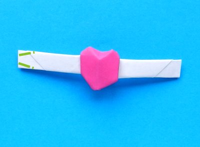 how to fold an origami ring with pink heart