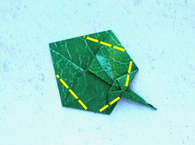 het blaadje van een origami roos vouwen