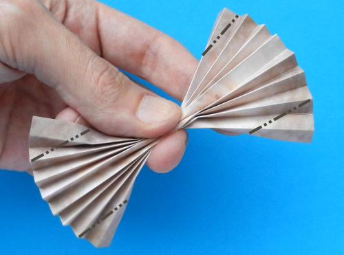 Make paper Origami Seashells