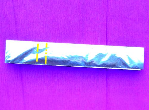Een lepel knutselen van aluminiumfolie Een lepel knutselen van aluminiumfolie