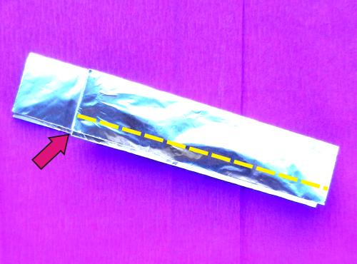 Een lepel knutselen van aluminiumfolie Een lepel knutselen van aluminiumfolie