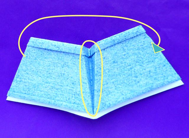 Fold an Origami mini skirt Fold an Origami mini skirt