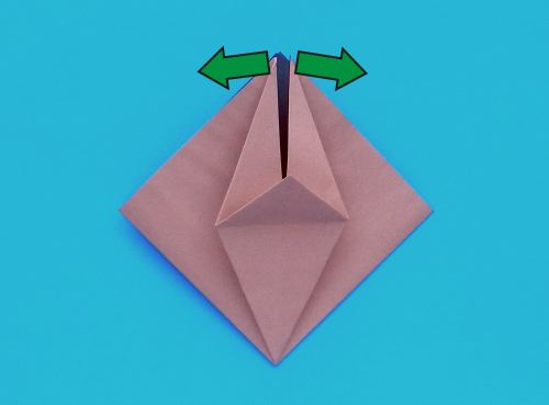 een enge boom met zwarte raaf erop knutselen een enge boom met zwarte raaf erop knutselen